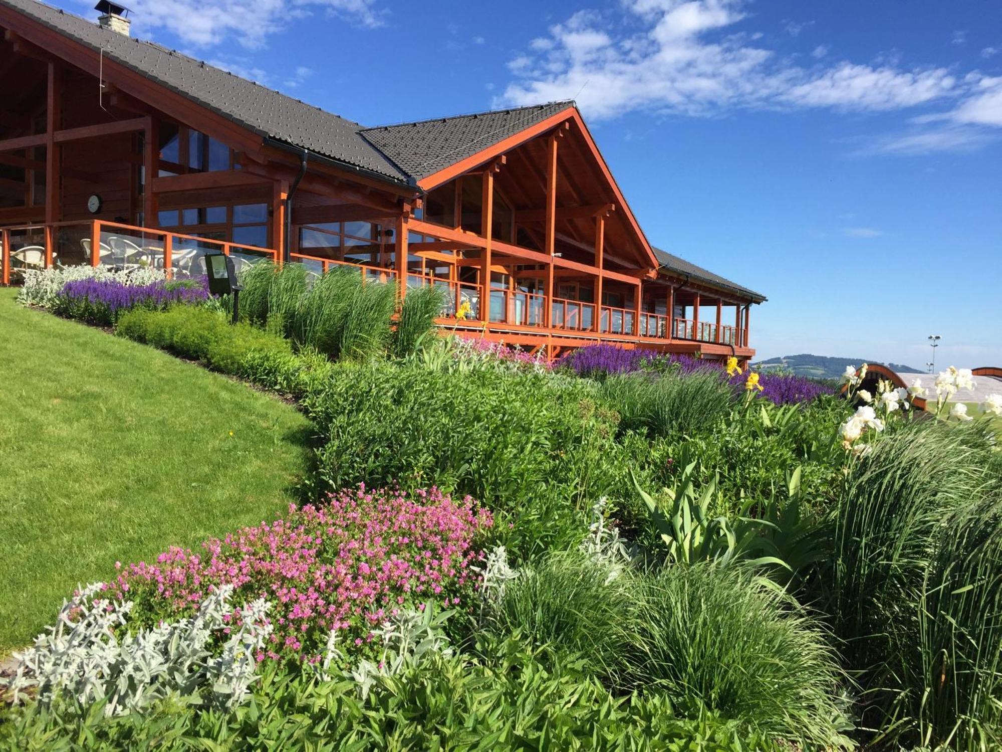 Hotel Green Inn Hotel 4*